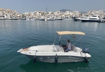 Nireus 490 Optima sailing in the waters of Marbella, ideal for day trips and recreational fishing